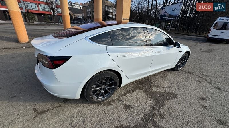 Седан Tesla Model 3 2018 в Ивано-Франковске