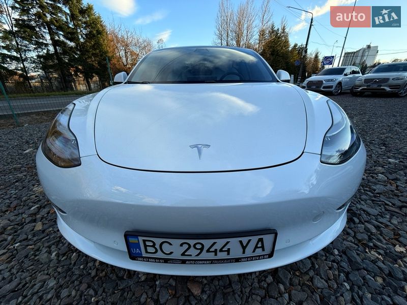 Седан Tesla Model 3 2021 в Трускавце