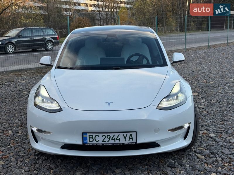 Седан Tesla Model 3 2021 в Трускавце