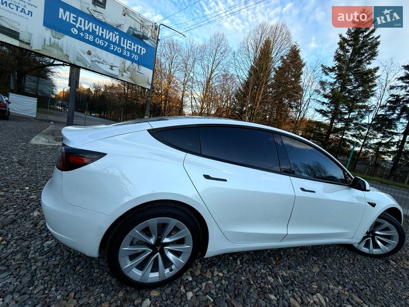 Седан Tesla Model 3 2021 в Трускавце