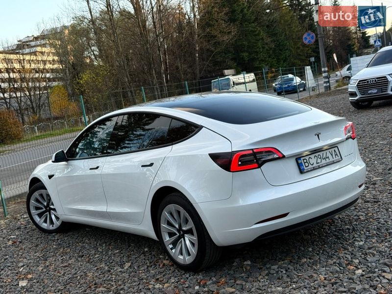 Седан Tesla Model 3 2021 в Трускавце