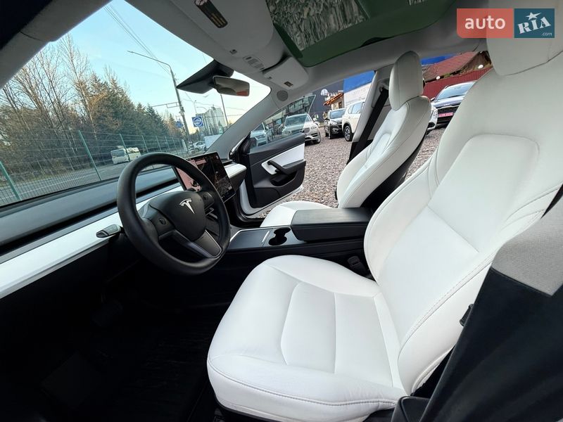 Седан Tesla Model 3 2021 в Трускавце