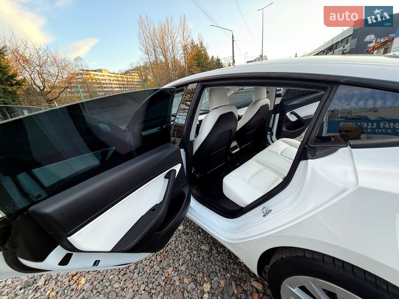 Седан Tesla Model 3 2021 в Трускавце