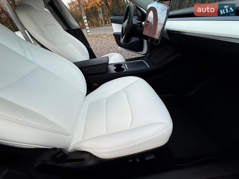 Седан Tesla Model 3 2021 в Трускавце