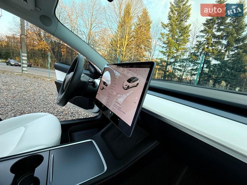 Седан Tesla Model 3 2021 в Трускавце