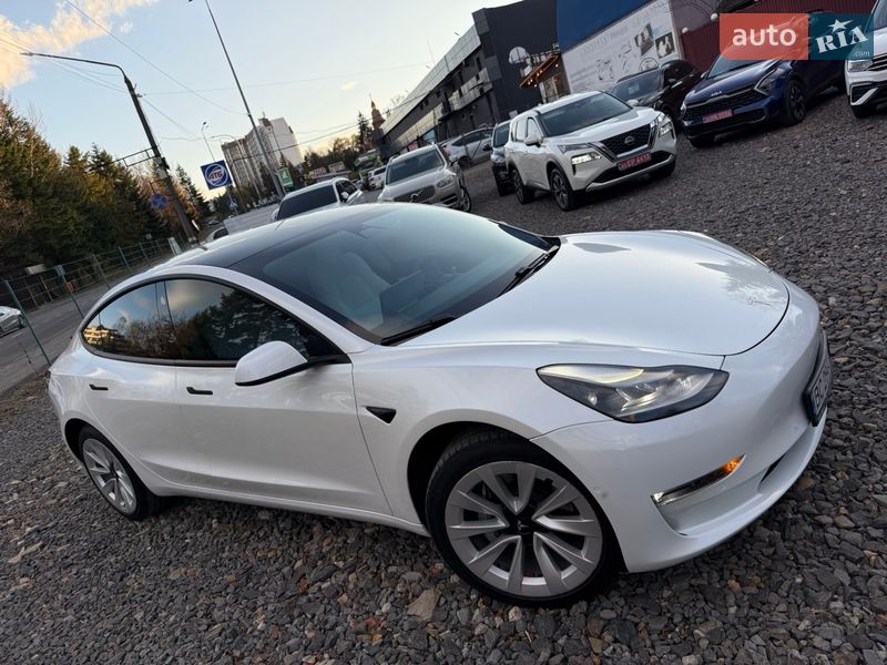 Седан Tesla Model 3 2021 в Трускавце