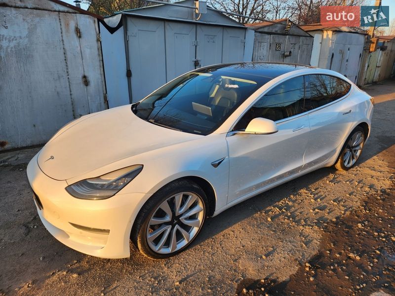 Седан Tesla Model 3 2019 в Львове