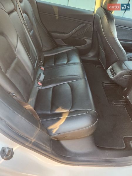 Седан Tesla Model 3 2019 в Львове