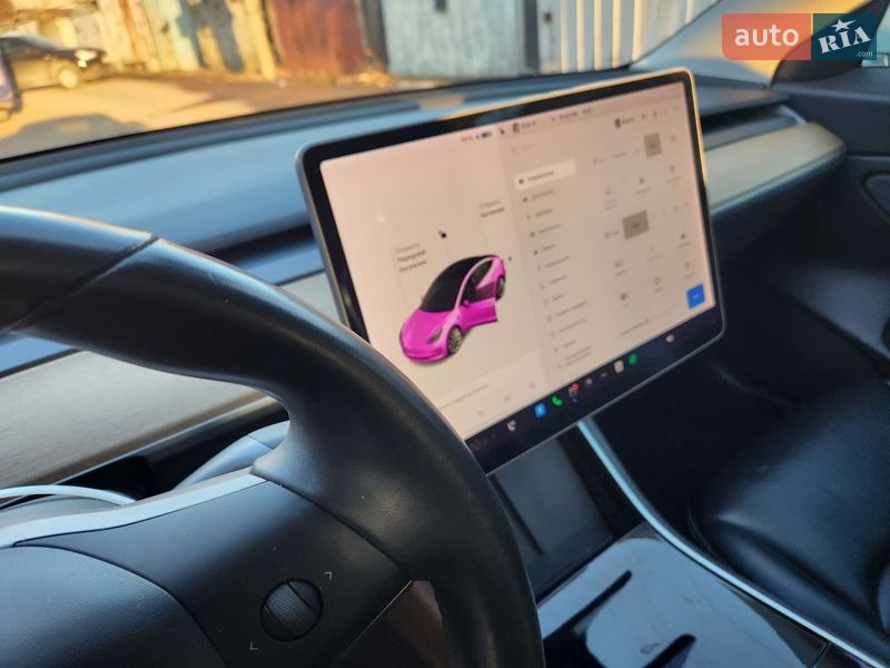 Седан Tesla Model 3 2019 в Львове