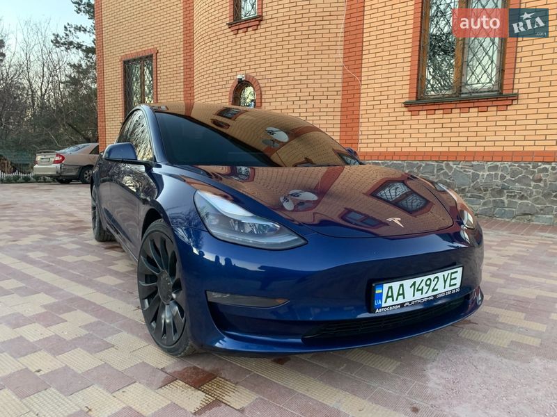 Седан Tesla Model 3 2022 в Обухові