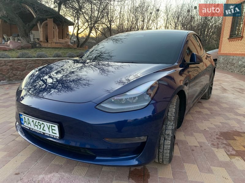 Седан Tesla Model 3 2022 в Обухові