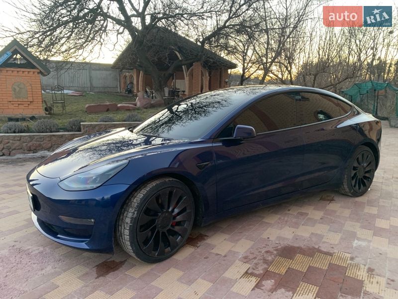 Седан Tesla Model 3 2022 в Обухові