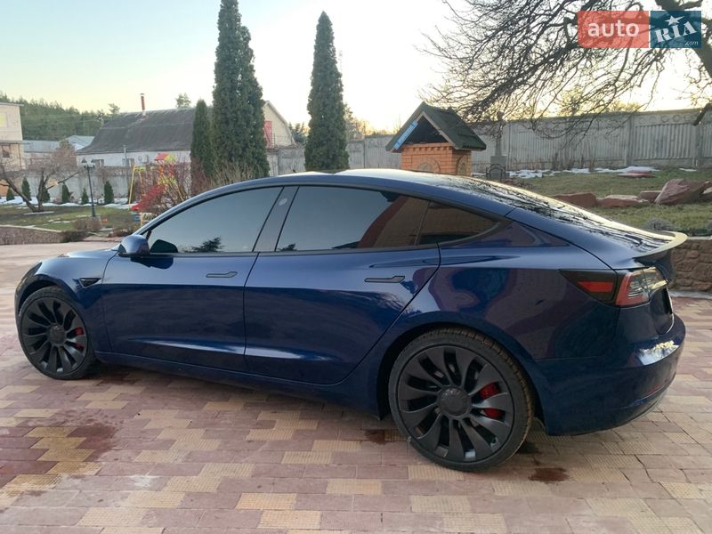 Седан Tesla Model 3 2022 в Обухові