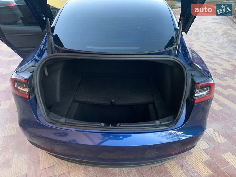 Седан Tesla Model 3 2022 в Обухові