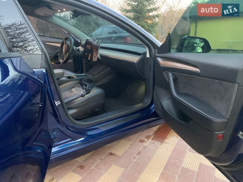 Седан Tesla Model 3 2022 в Обухові