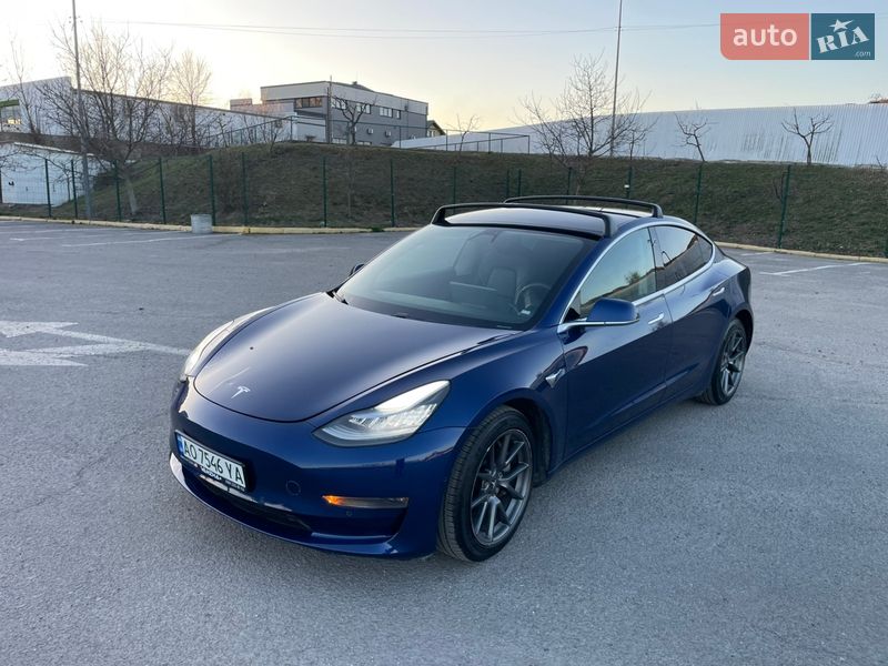 Седан Tesla Model 3 2019 в Ужгороді