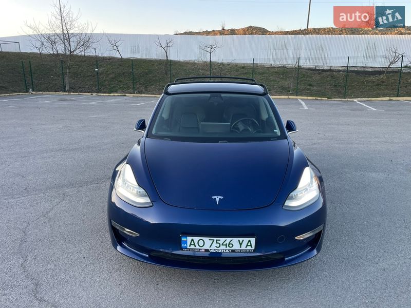 Седан Tesla Model 3 2019 в Ужгороді