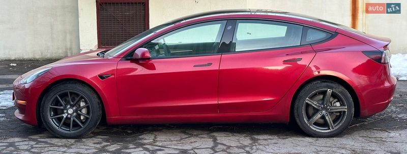 Седан Tesla Model 3 2022 в Ровно