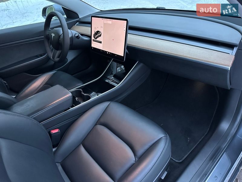 Седан Tesla Model 3 2019 в Ровно
