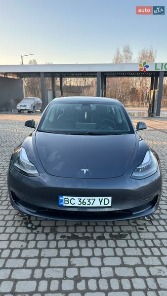 Седан Tesla Model 3 2023 в Самборі