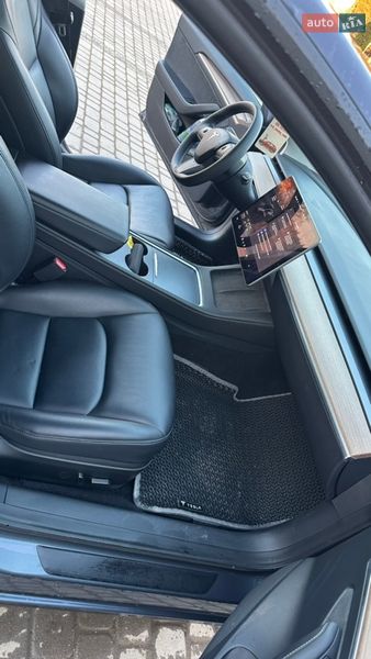 Седан Tesla Model 3 2023 в Самборі