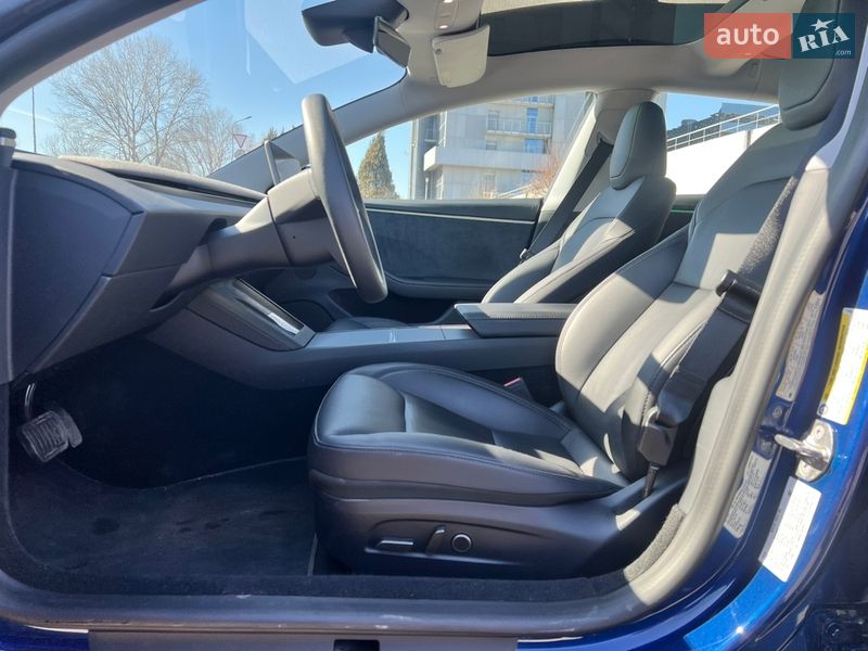 Седан Tesla Model 3 2024 в Киеве
