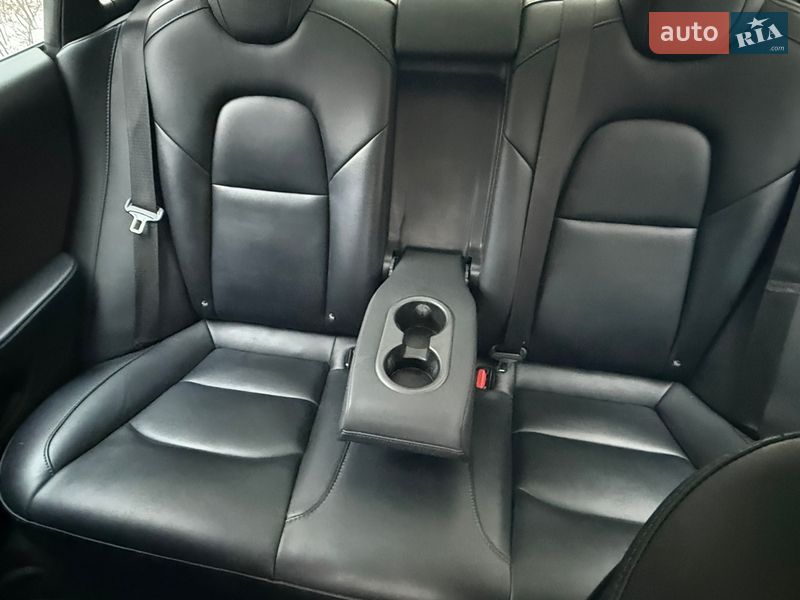 Седан Tesla Model 3 2018 в Киеве