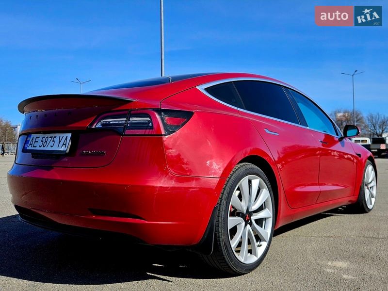 Седан Tesla Model 3 2018 в Дніпрі