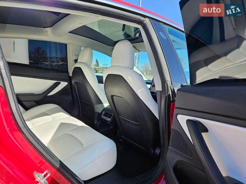 Седан Tesla Model 3 2018 в Дніпрі
