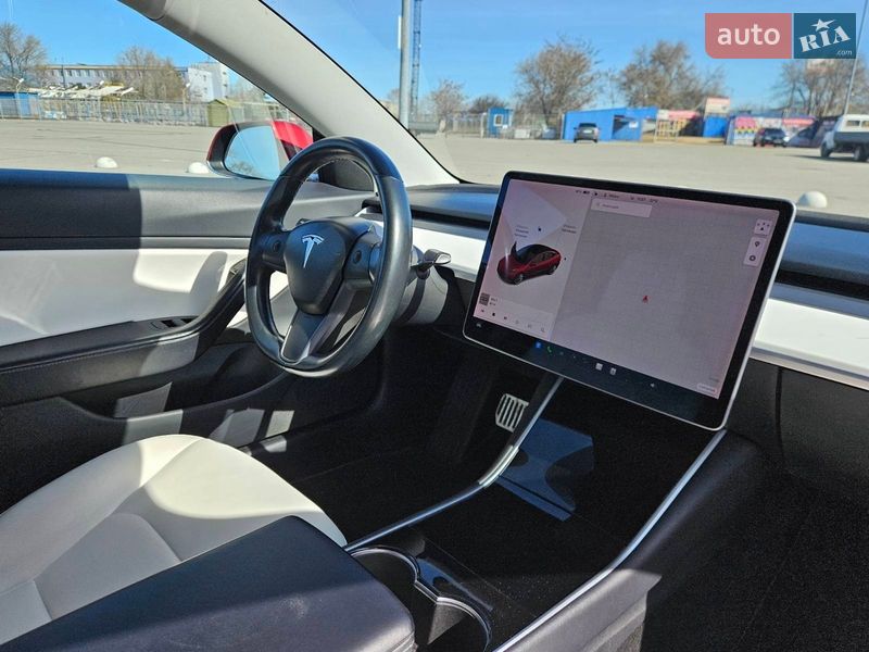 Седан Tesla Model 3 2018 в Дніпрі