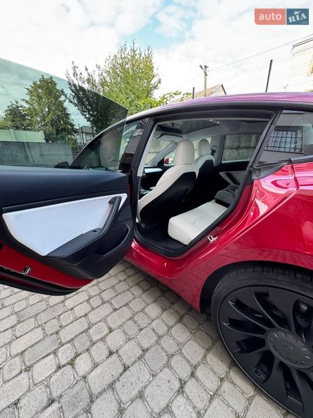 Седан Tesla Model 3 2021 в Львові