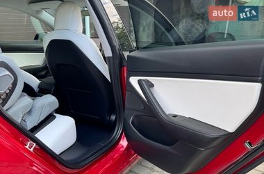 Седан Tesla Model 3 2021 в Львові