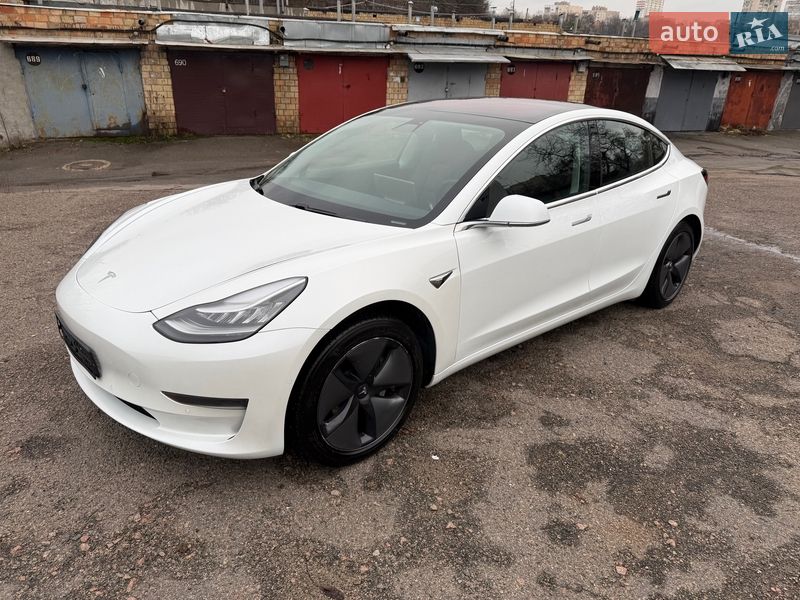 Седан Tesla Model 3 2018 в Киеве