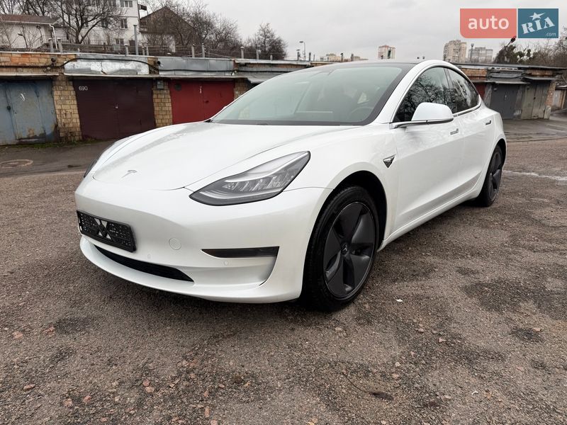 Седан Tesla Model 3 2018 в Киеве