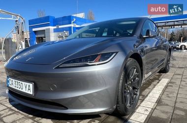 Седан Tesla Model 3 2024 в Черкассах