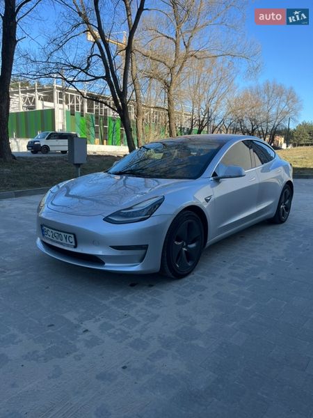 Седан Tesla Model 3 2018 в Новояворовске