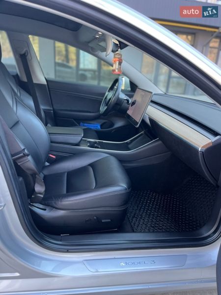 Седан Tesla Model 3 2018 в Новояворовске