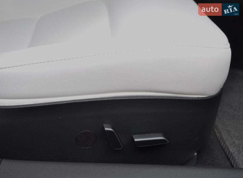 Седан Tesla Model 3 2021 в Одессе