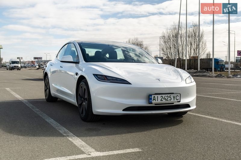 Седан Tesla Model 3 2024 в Ирпене
