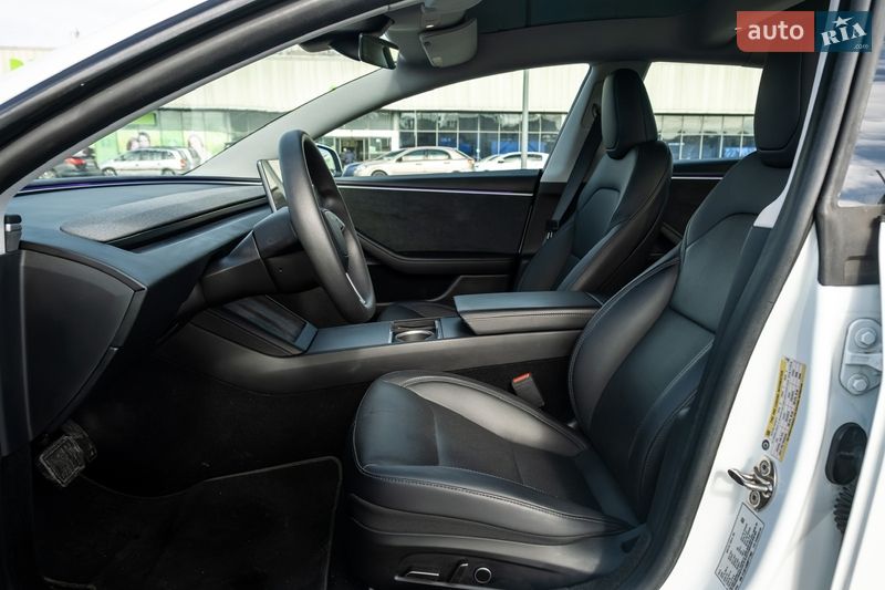 Седан Tesla Model 3 2024 в Ирпене