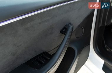 Седан Tesla Model 3 2024 в Ирпене