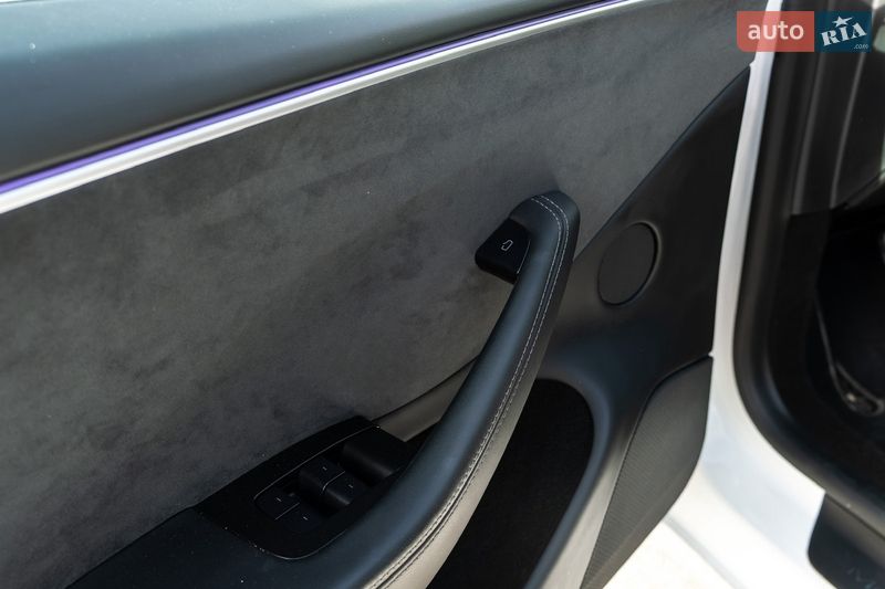 Седан Tesla Model 3 2024 в Ирпене