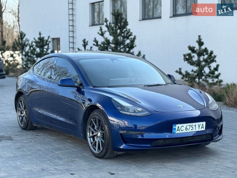 Седан Tesla Model 3 2022 в Луцке