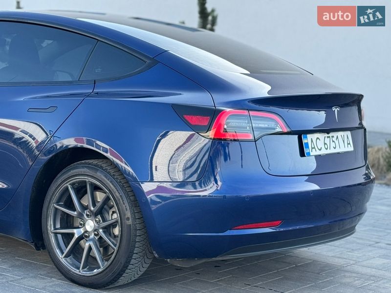 Седан Tesla Model 3 2022 в Луцке