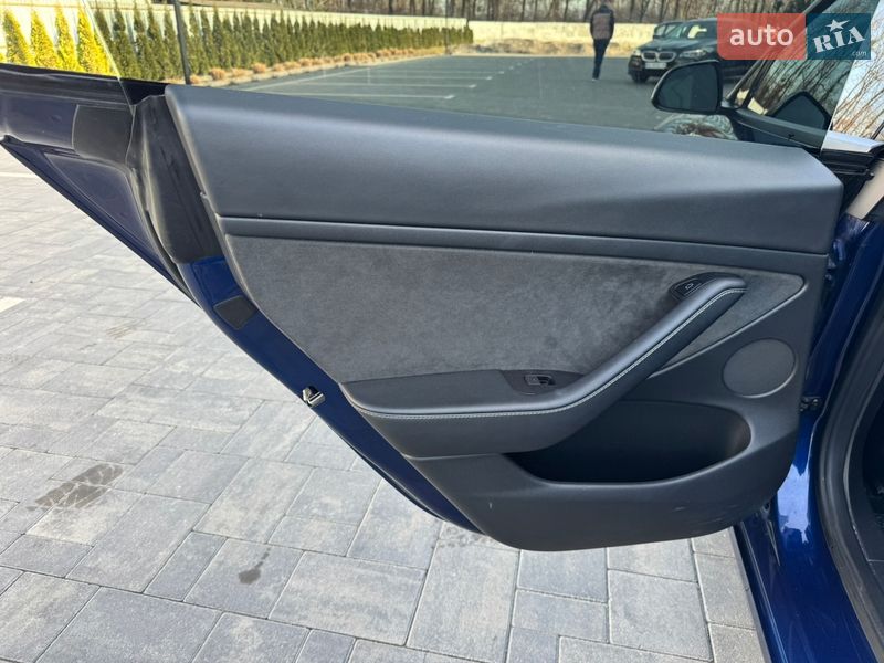 Седан Tesla Model 3 2022 в Луцке