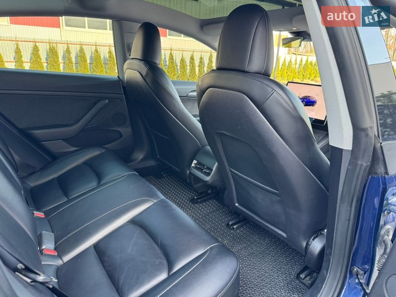 Седан Tesla Model 3 2022 в Луцке