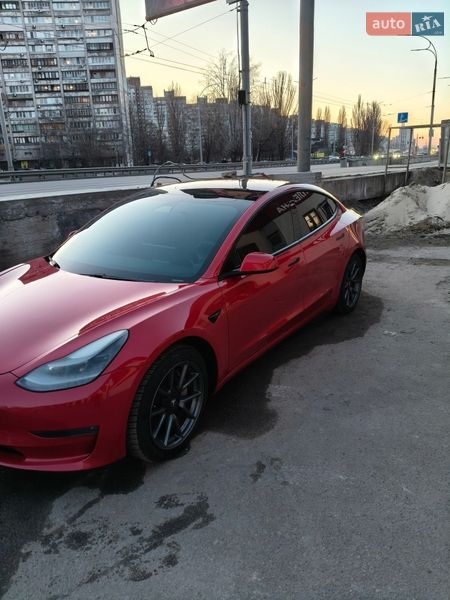 Седан Tesla Model 3 2021 в Києві
