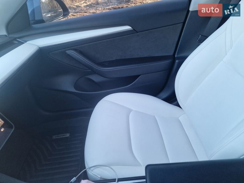Седан Tesla Model 3 2021 в Черкассах