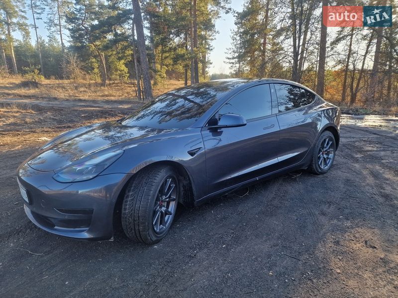 Седан Tesla Model 3 2021 в Черкассах