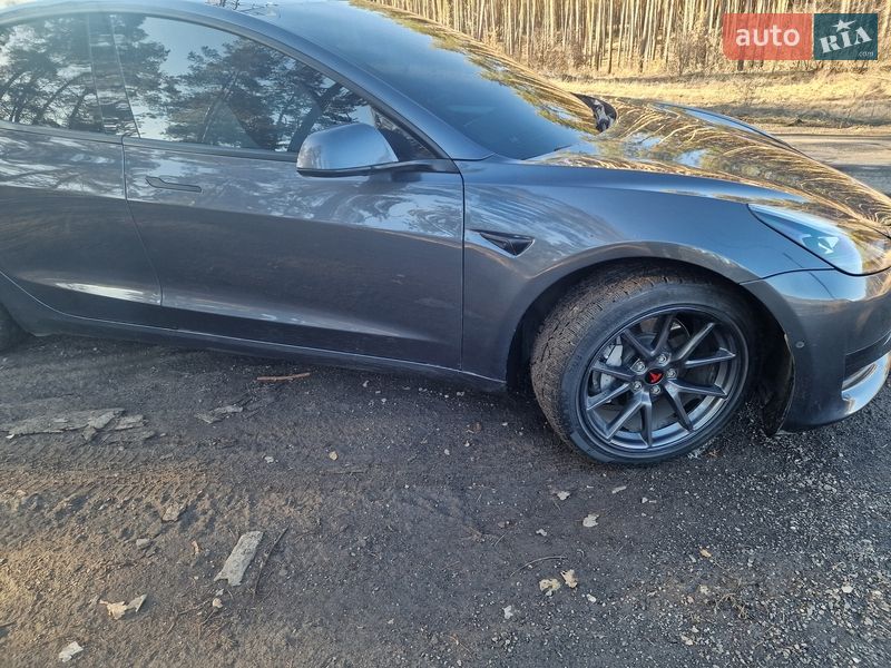 Седан Tesla Model 3 2021 в Черкассах